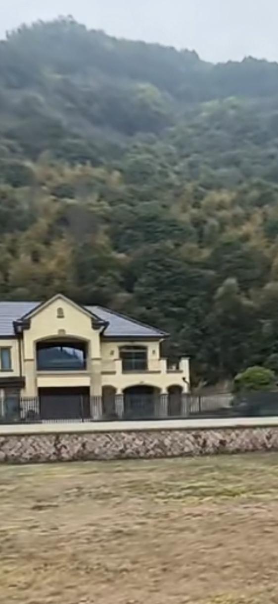 杭州湘湖1800万元买入的别墅，现在680万元卖。房东每天都在崩溃中，不是万