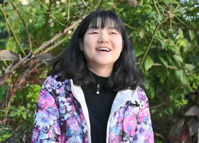 2015年，张桂梅遇到一个麻烦事：眼看马上开学了，可女高却还缺个数学老师，就在她