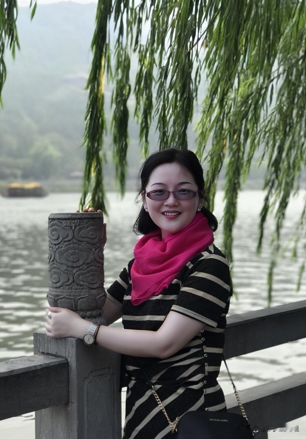 9年前才43岁的我旅游居然也带大丝巾拍照有人说中年大妈旅游拍照三件套ㄧㄧ艳