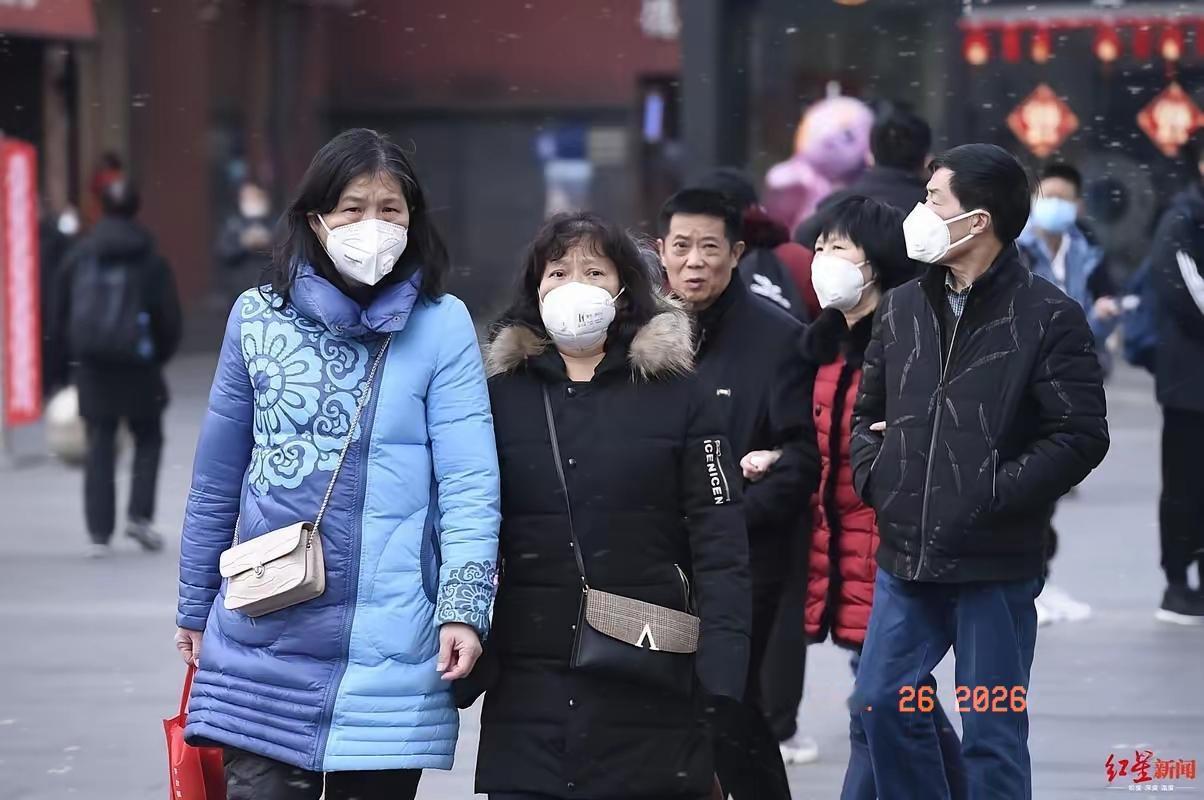 春节期间特别提示尼帕病毒来袭致死率高达40%-75%，春节出行戴口罩不容忽视，