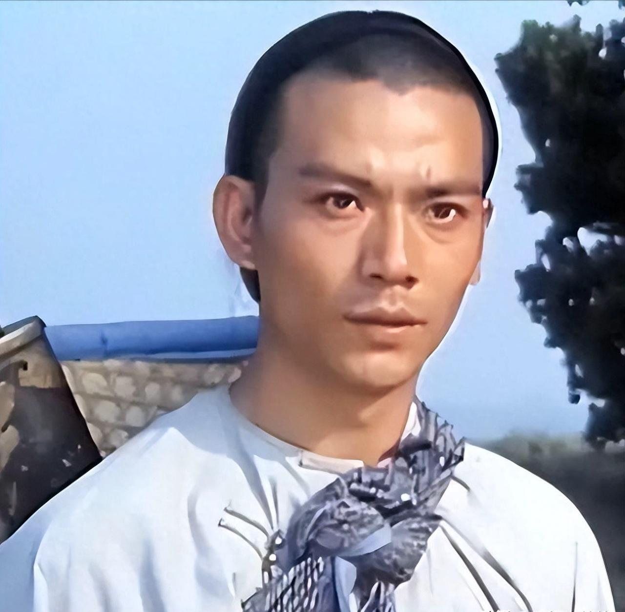 法院卷宗写得明明白白：告人的不是7岁小孩，是他妈。孩子连法庭都没进过，更别说签字