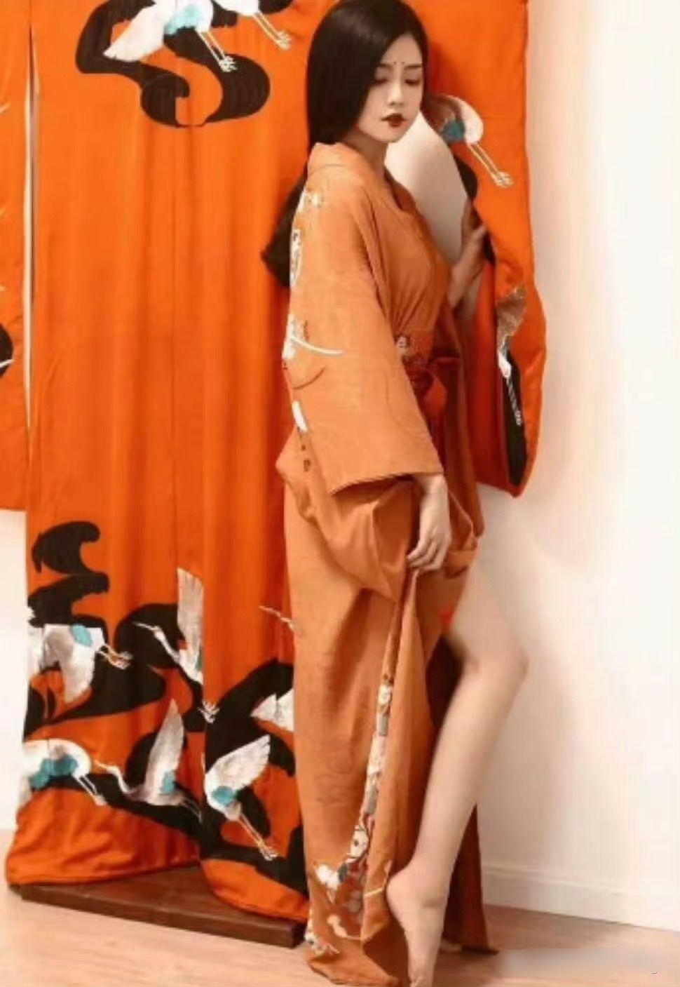 白鹿早期拍过的写真，这是真的很大胆了