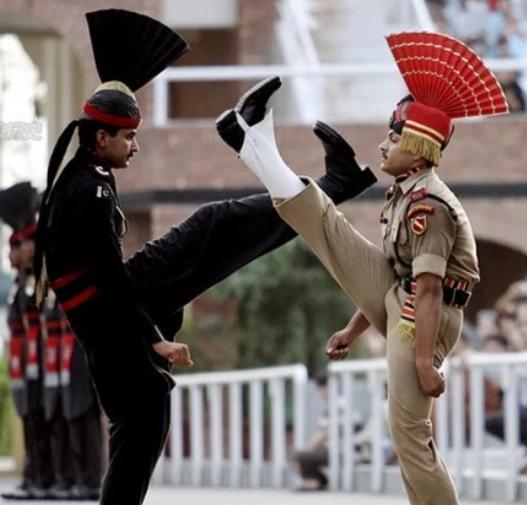 有人说，如果当年印度、巴基斯坦、孟加拉三国不分家的话，将是一个国土400万平方，