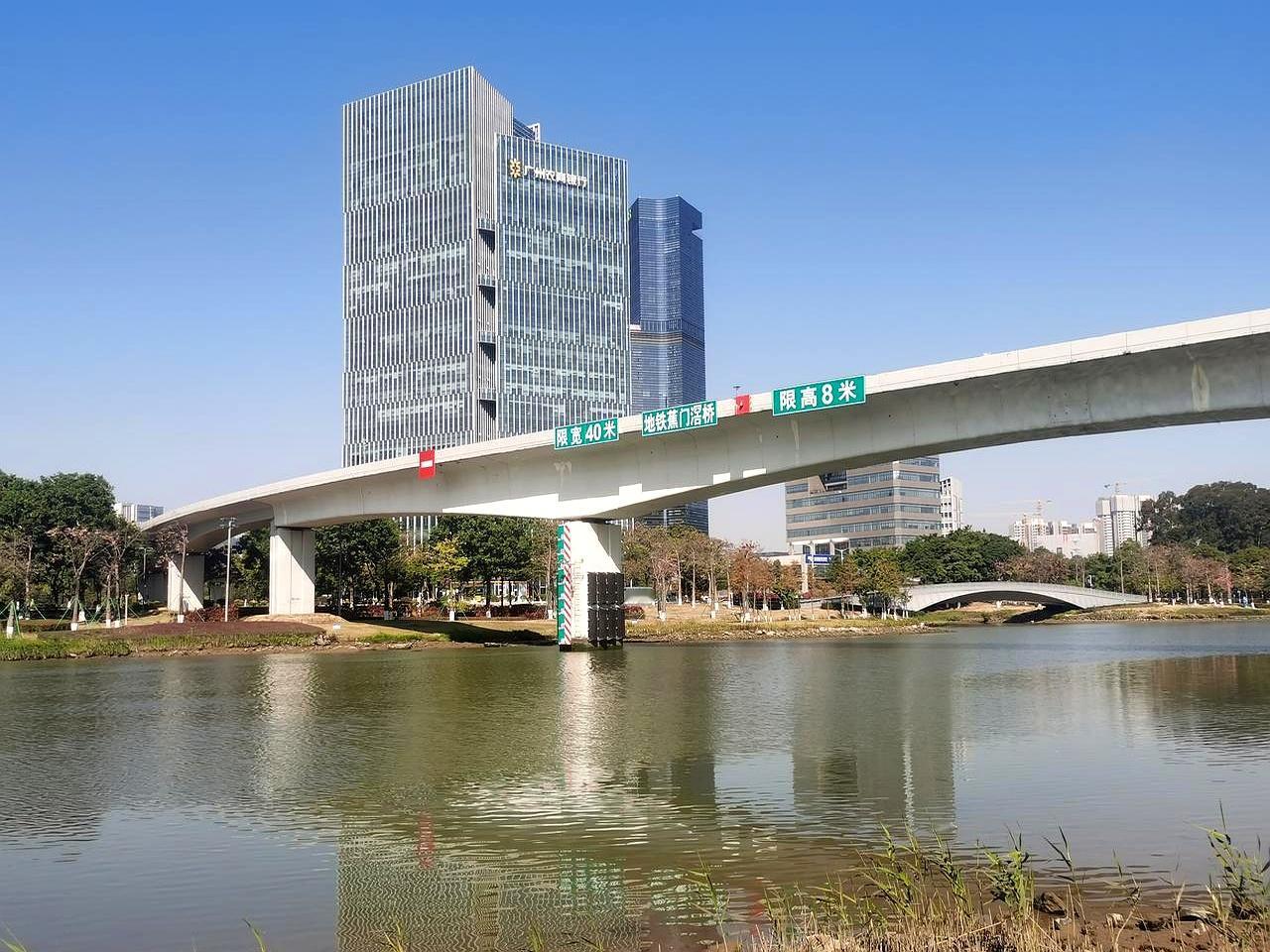 职场上见识过不少勾心斗角，但这种把脸皮当鞋垫踩的事儿，还是刷新了认知下限。单位