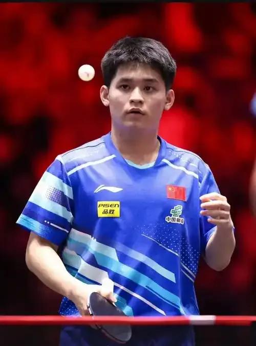 林诗栋化身铁臂阿童木!5月21日，多哈世乒赛国乒只有五场比赛，林诗栋一人打三