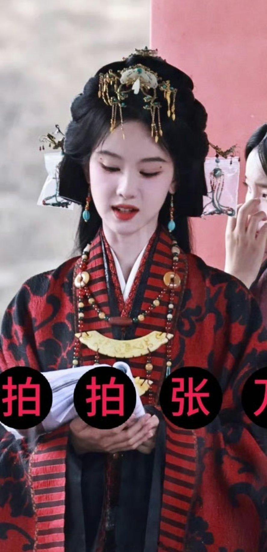 感觉现在有些古装发型假发包也太多了吧，有种大头效应，还是适中比较好陈都灵《翘楚》