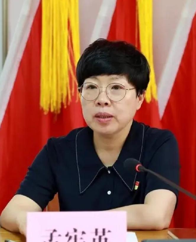南阳法院孟宪英被查，她有3个特点：1、邓州二代。老父亲曾任县人大副主任（当地网
