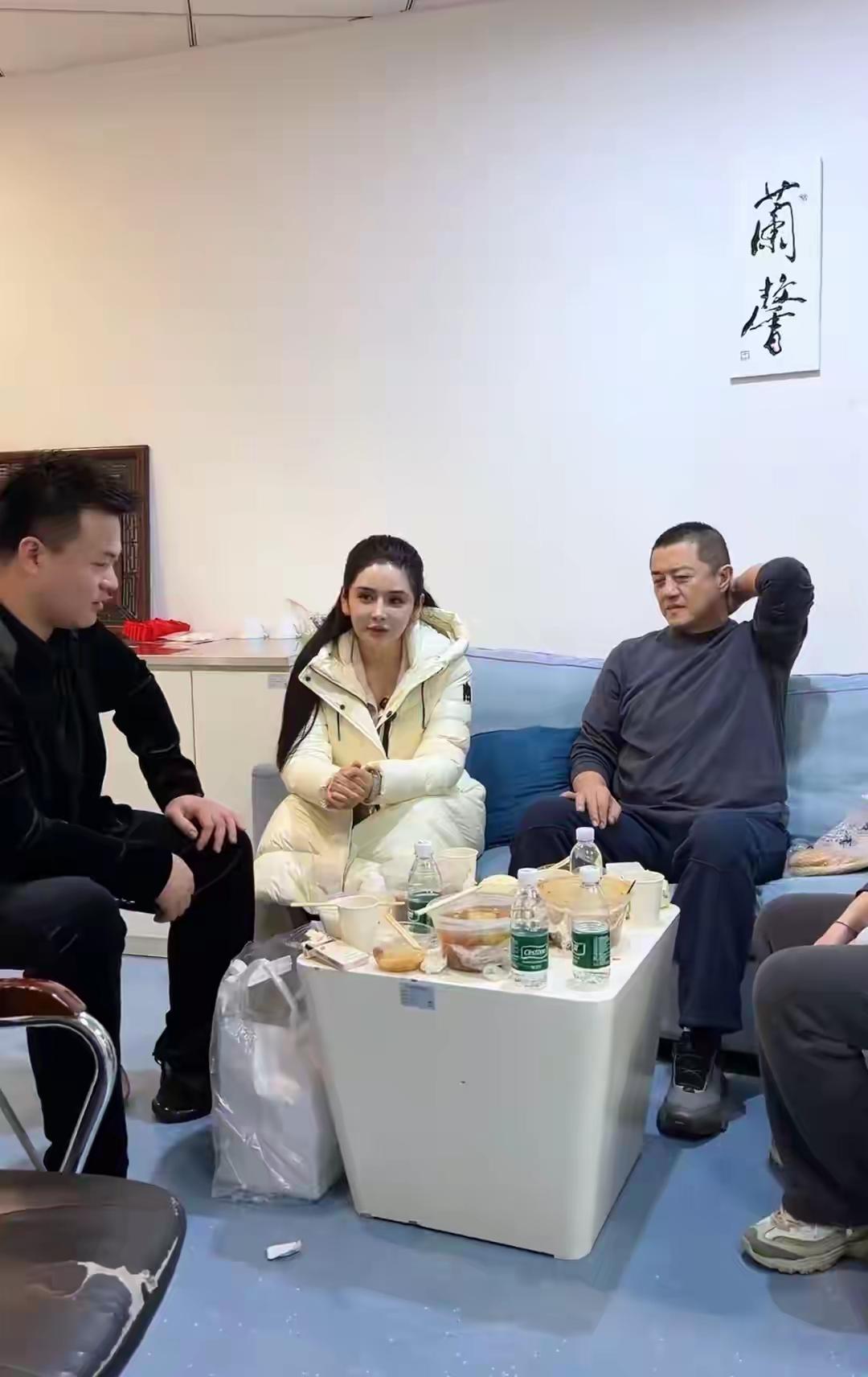 说实话，第一眼看到这个新闻愣住了！一个可能自己都没有2600万的人，却跑去嫣然儿