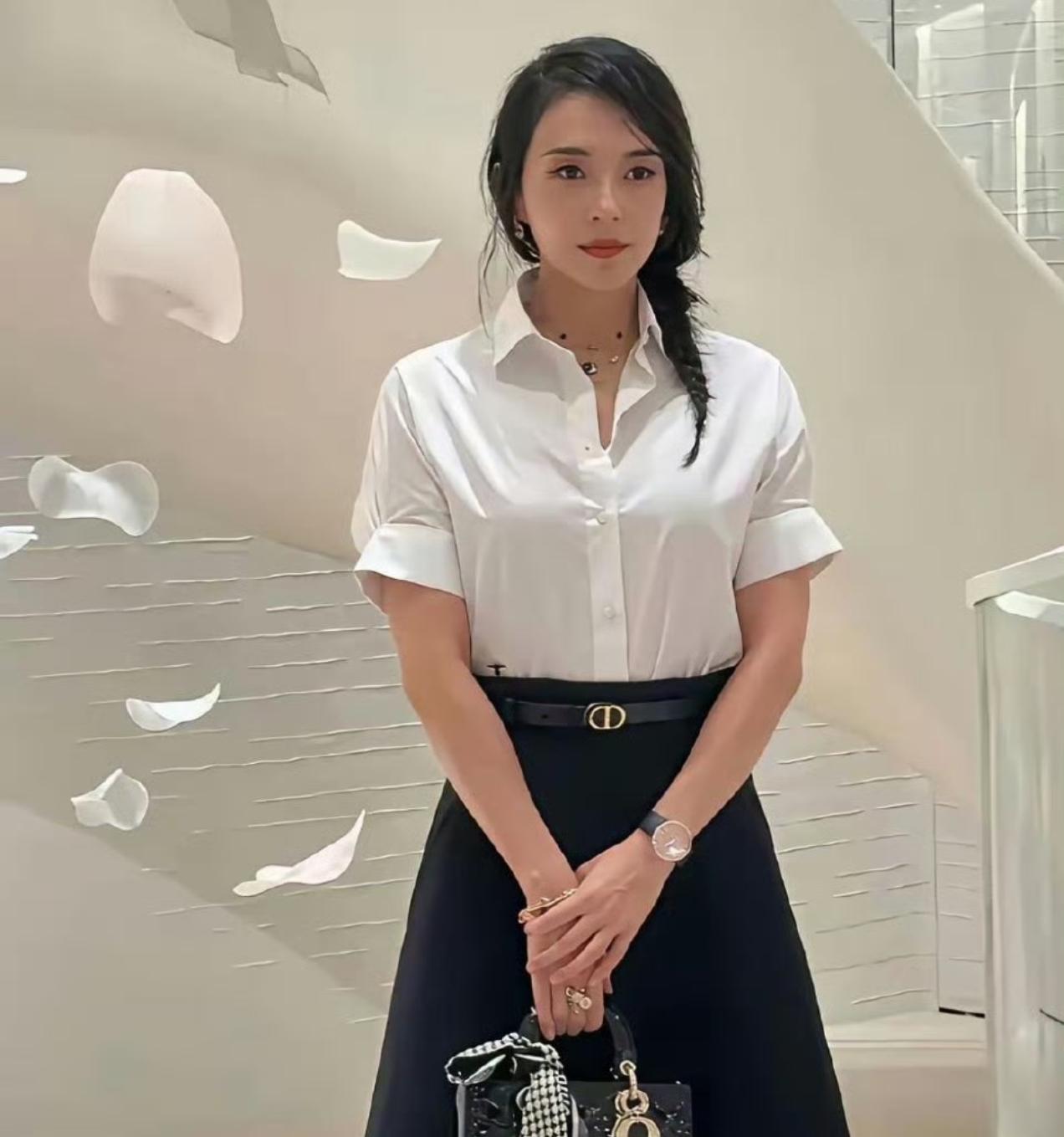 章子怡离婚后，像换了个人‏似‍的‎。完全看不出来是她。