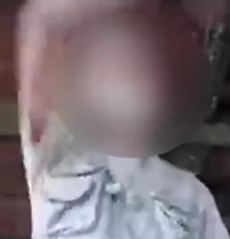就因为72岁的老父亲说了一句自己是中国人，结果竟然被台独女儿连打3拳，民进党搞的