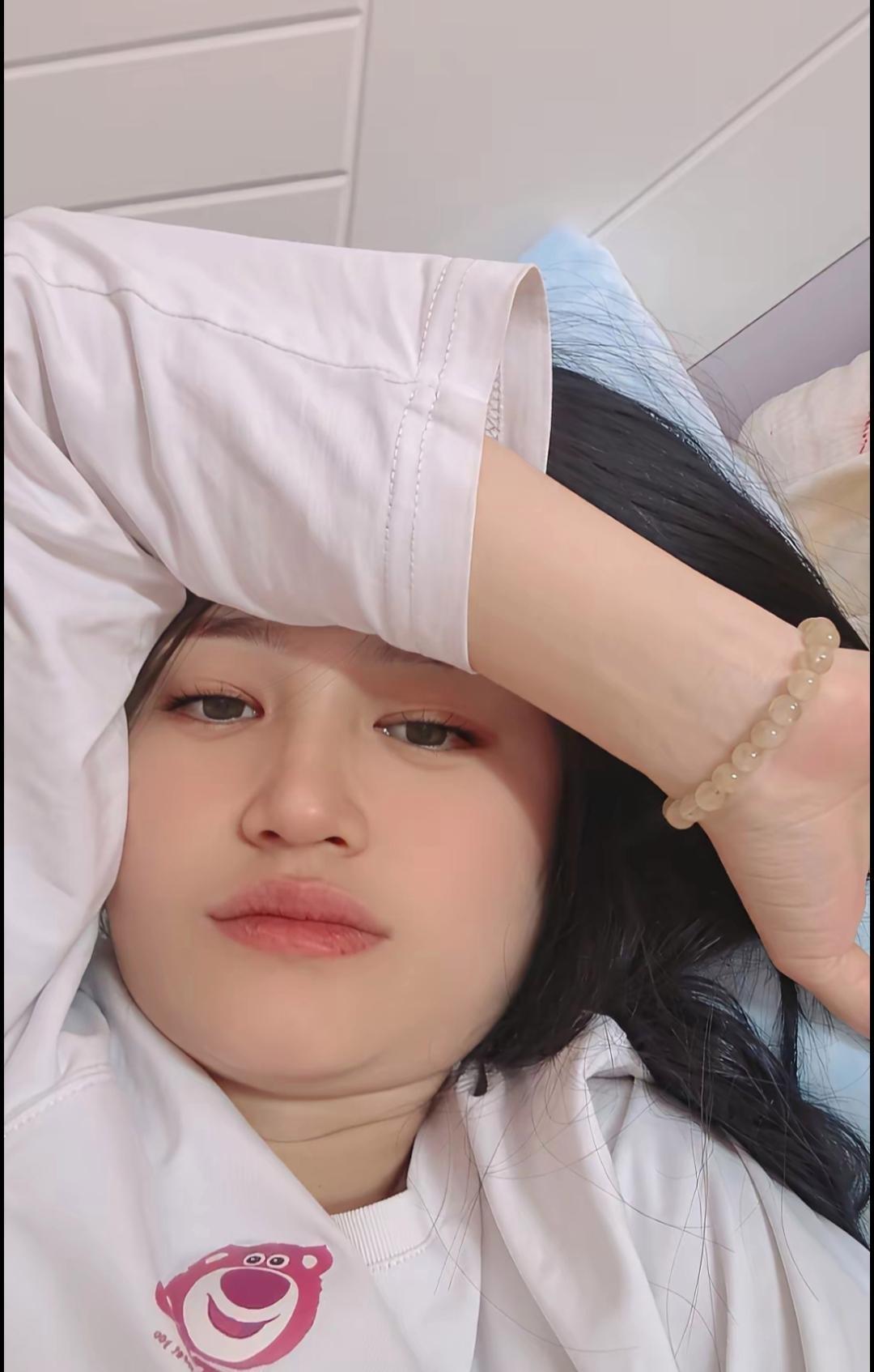 这顿年夜饭可能吃得有点凉了。女孩坐了一千多公里车过来，男孩母亲开口就问彩礼。