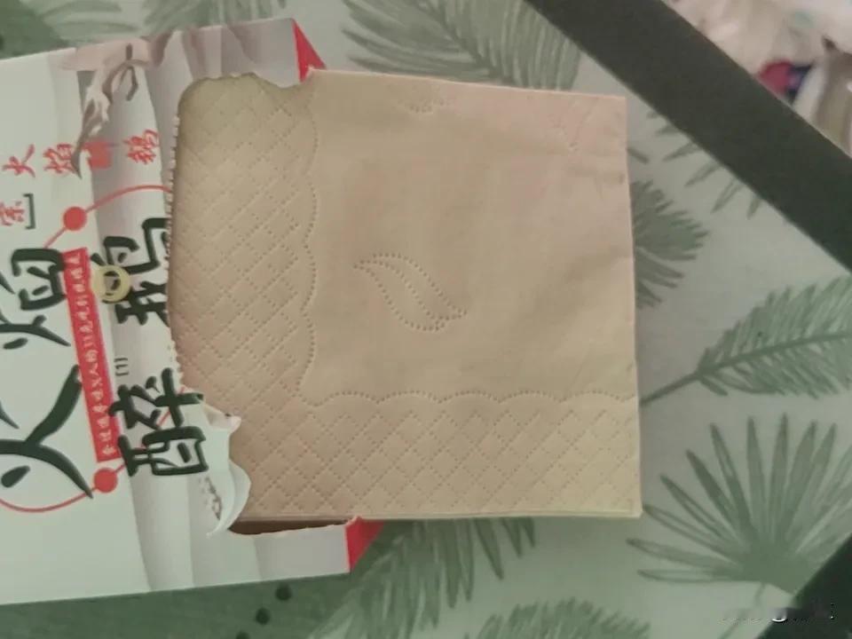 我一个朋友刚来广东不久，和广东的朋友吃过一次饭，随后就向我吐槽，她说：广东人是她