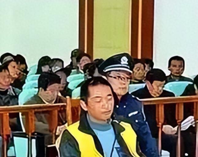 2011年9月4日，江苏扬州。一个浑身是血的男人走进派出所，平静地说：“我杀了7