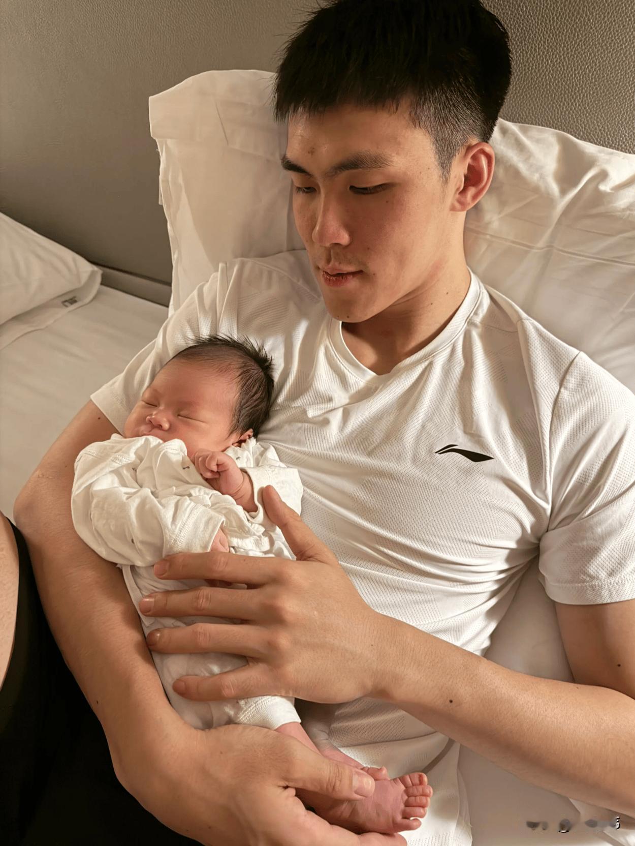 西热力江谈庞峥麟：“庞峥麟进中国男篮集训队，这肯定是意料之中的。现在别说集训