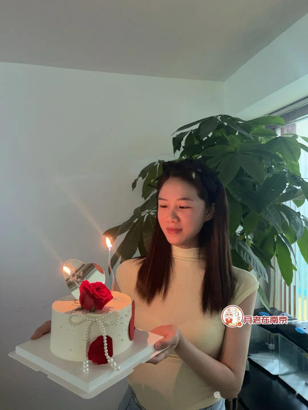 安徽女生，身高160，体重100，在南京工作，护士，善良，真诚，踏实，喜欢做饭