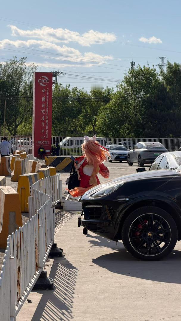 早上好呀～偶遇coser，这是公孙离吧？怪不得位移这么快
