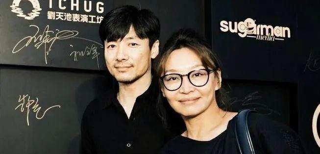 一快一慢，一静一动，日子反倒过得最稳当。祖峰和刘天池这两口子，在圈里属于那种“