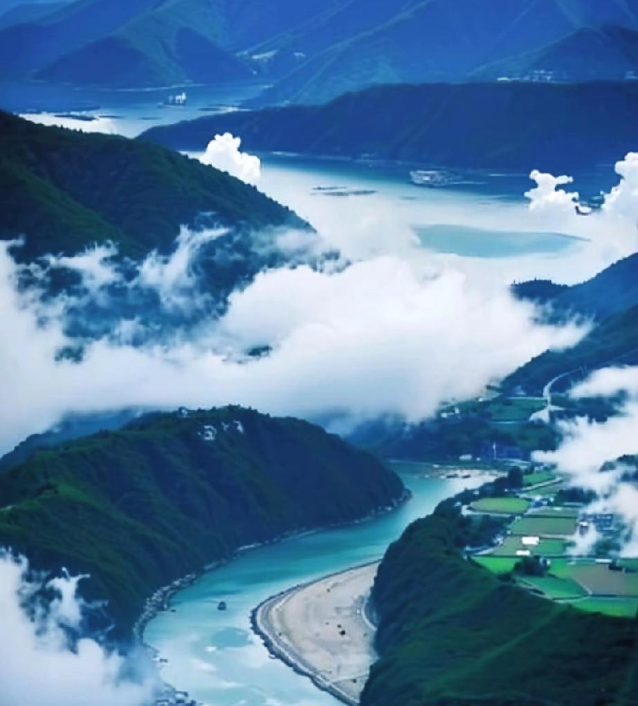 墨脱，火爆了！西藏旅游必去地方墨脱，一个躲在雪山和雨林中间的神秘地方。去墨