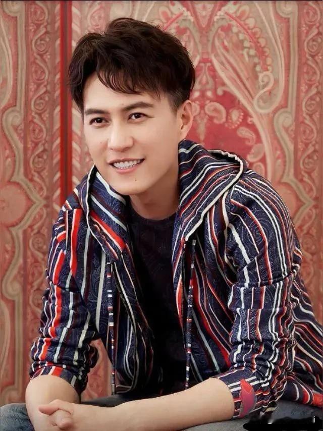 靳东说，谁敢给年轻人提建议？我在年轻的时候，谁要给我提建议，我从来也不会听。人生