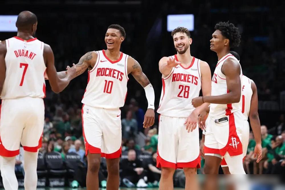 12月11日，火箭队终于传来2条新的消息:说白了，就是火箭这边一边迎回了申京