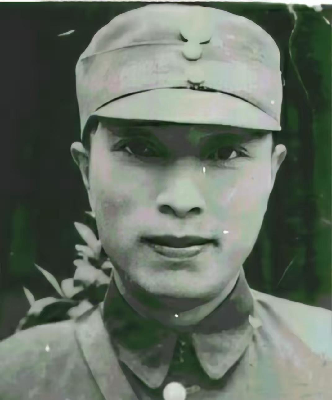 1945年，打入日伪内部的王三川，身份已经暴露了，汉奸劳乃心让他回来商讨要事，