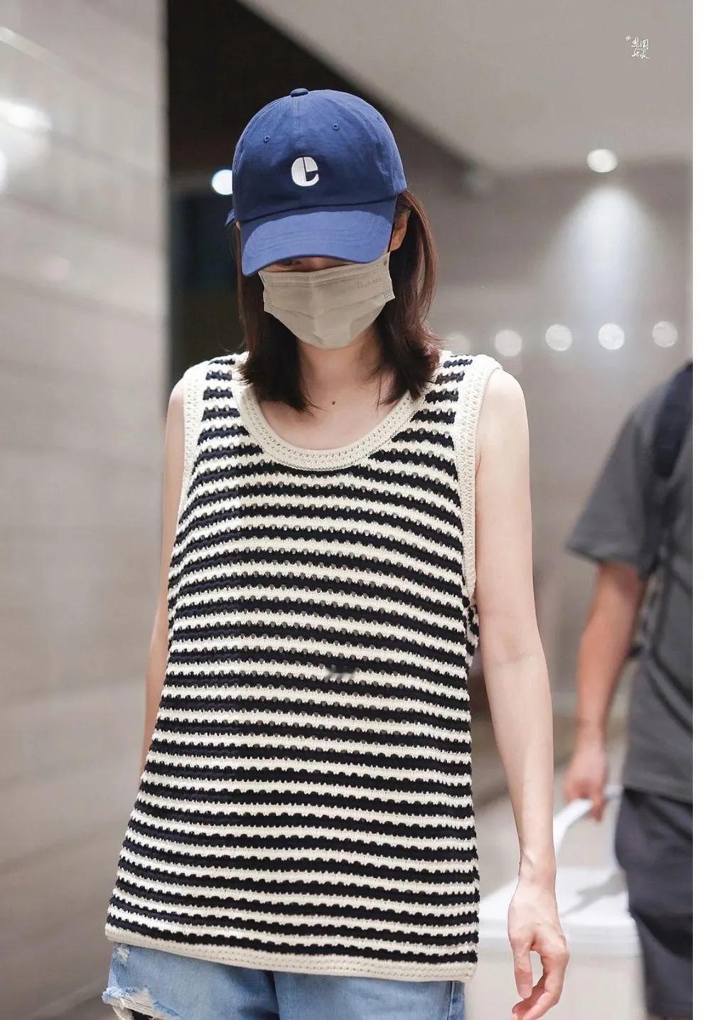 张小斐把“夏日摆烂穿搭”焊在舒适上了！夏天想穿得凉快又不暴露，她这招太绝了