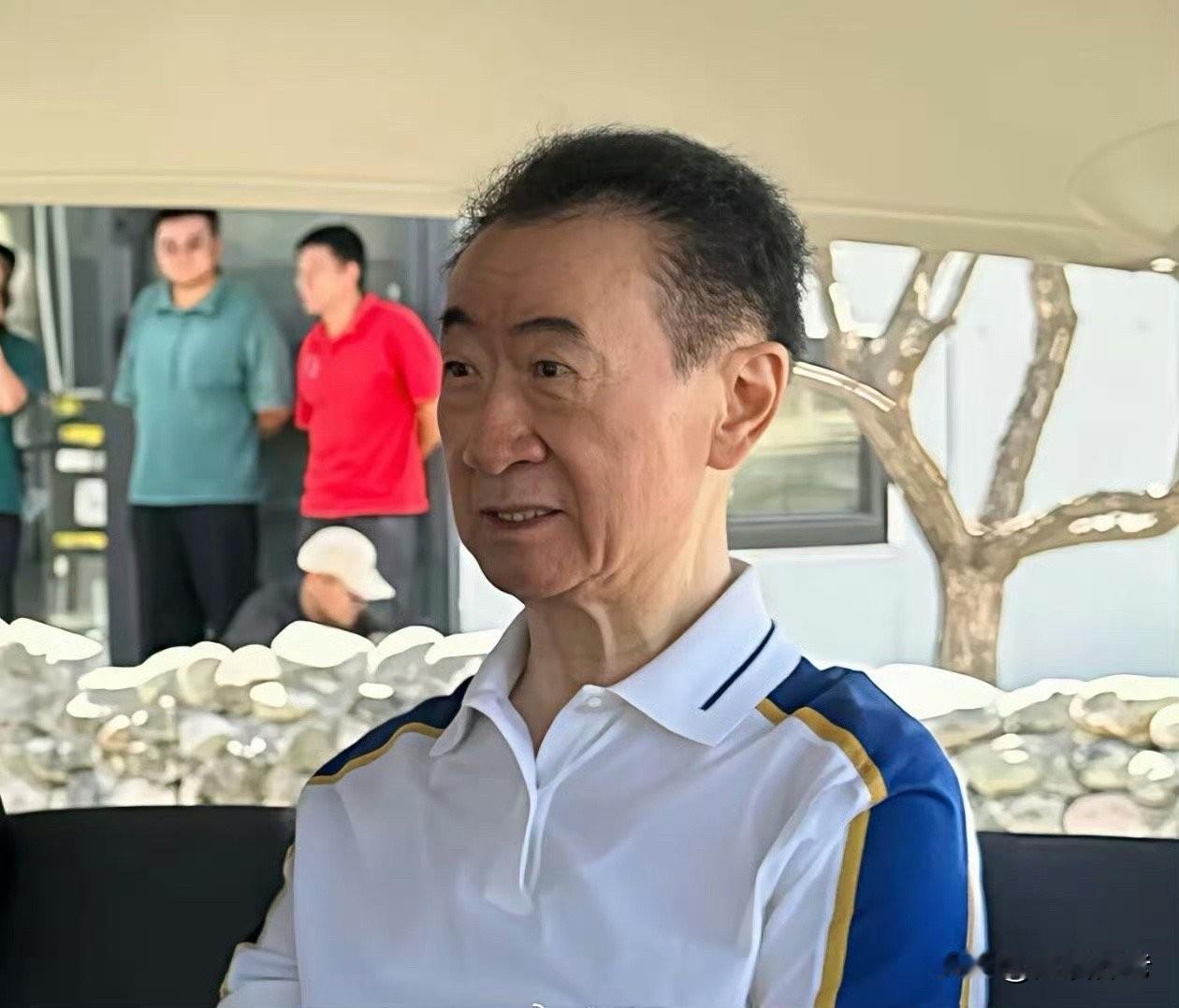 最害怕的，压根儿不是老了，也不是胖了，发现了吗？王健林身上那股劲儿，精气神没