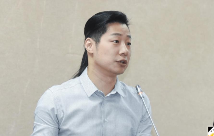 台驻芬兰代表叫嚣：“我是台湾大使”台湾驻芬兰代表林昶佐29日在芬兰一场活动中