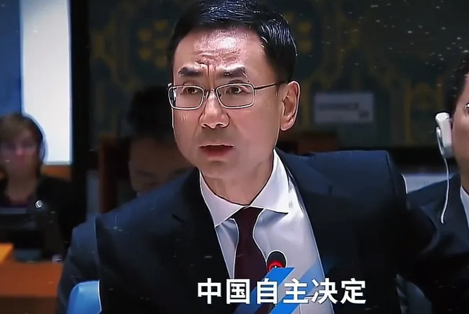 凌晨三点，联合国官微发文宣布耿爽担任新任副代表，这条消息瞬间上了热搜！耿爽以