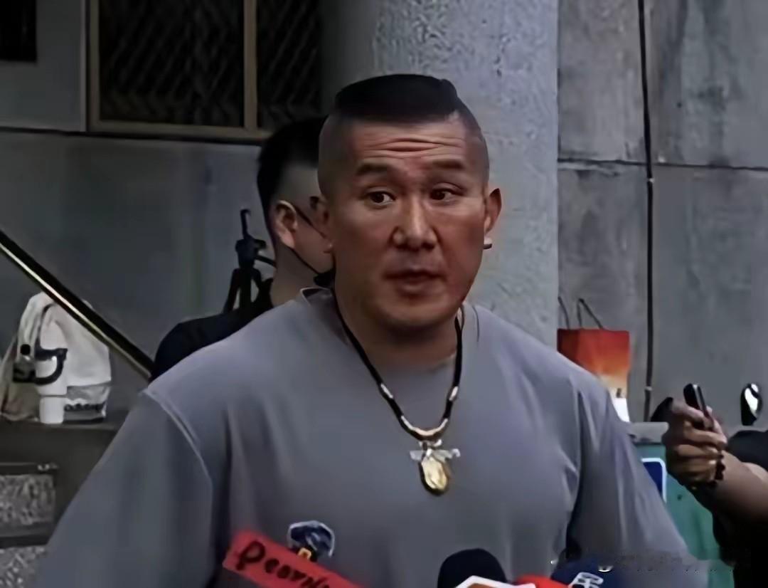 现在全网最后悔的男人就是馆长公司那两位前员工了吧！不是因为跳出来勒索两千万，