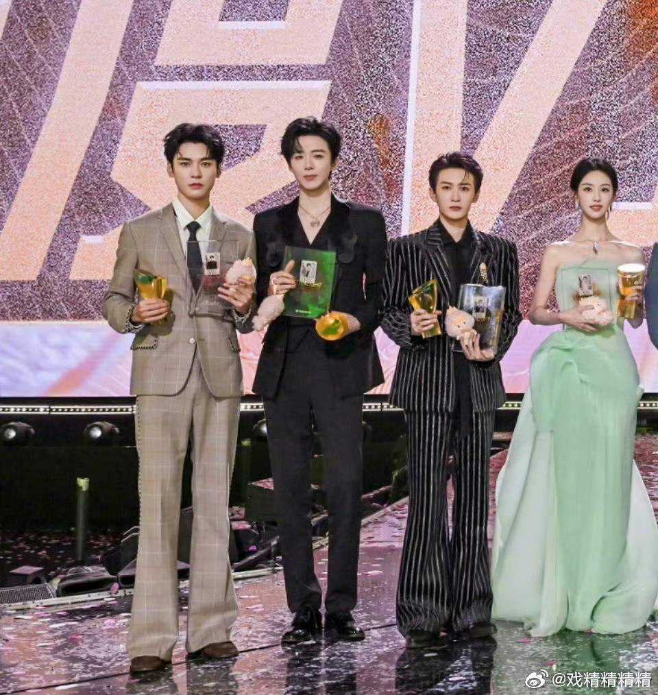 檀健次直播经过了2026年开年瓜的洗礼，网友说明显他现在咖位不如刘宇宁和龚俊了