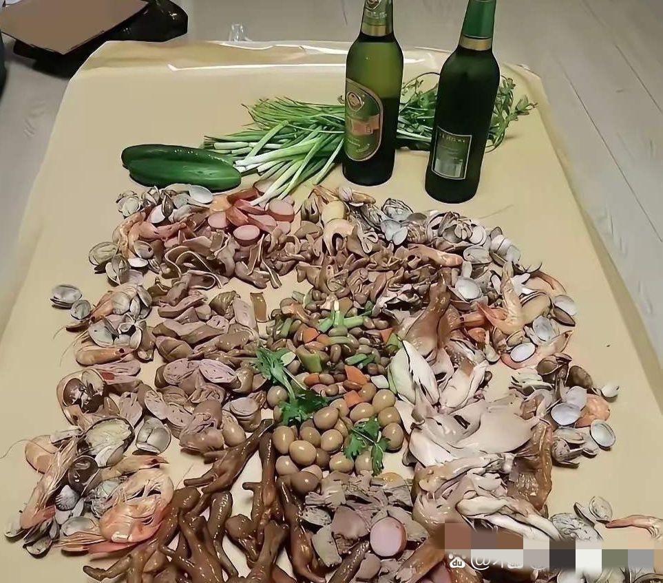 左右两个拼菜都是100块，你会选择哪个