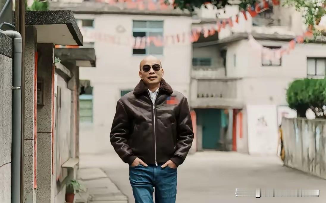 韩国瑜被骂“没出息”，只因为他没去参加赖清德“茶叙”。民进党团干事长钟佳滨今