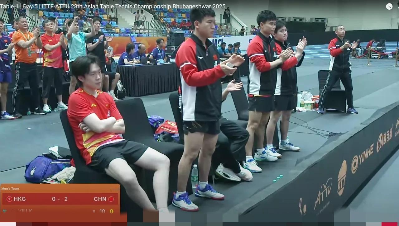 今晚和港队进行了一场友谊赛，港队这边两个小伙子很认真，王楚钦和梁靖崑两个