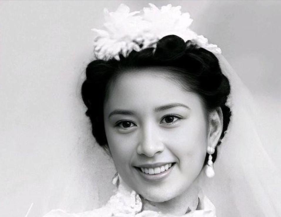 1966年，27岁的胡友松发现生理期没正常来，便问75岁的丈夫李宗仁怎么办。谁料