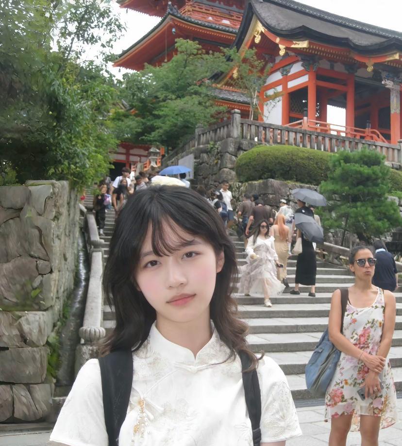 这才是一个接受过五千年历史文化熏陶的中国人该有的民族自信，该有的文化自信。