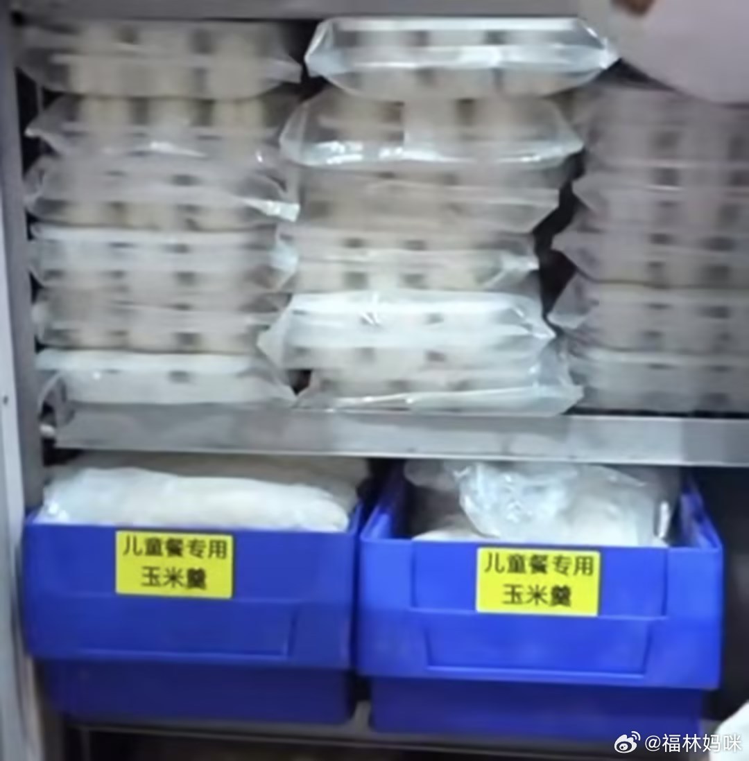 西贝儿童餐西贝多种蔬菜为冷冻冷冻餐包也就算了，冷冻鳕鱼条，冷冻鸡翅，冷冻鸡汤，就