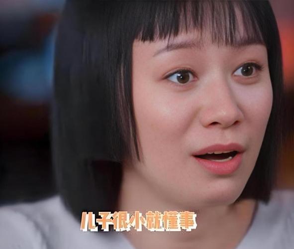 倪虹洁在节目中含泪坦言，离婚后儿子随前夫定居国外，如今早已不再喊她妈妈，而是直呼