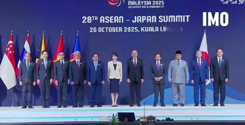 东盟峰会,大家注意到没,日本首相站C位,想想,东盟为什么日本在中间? 最近吉