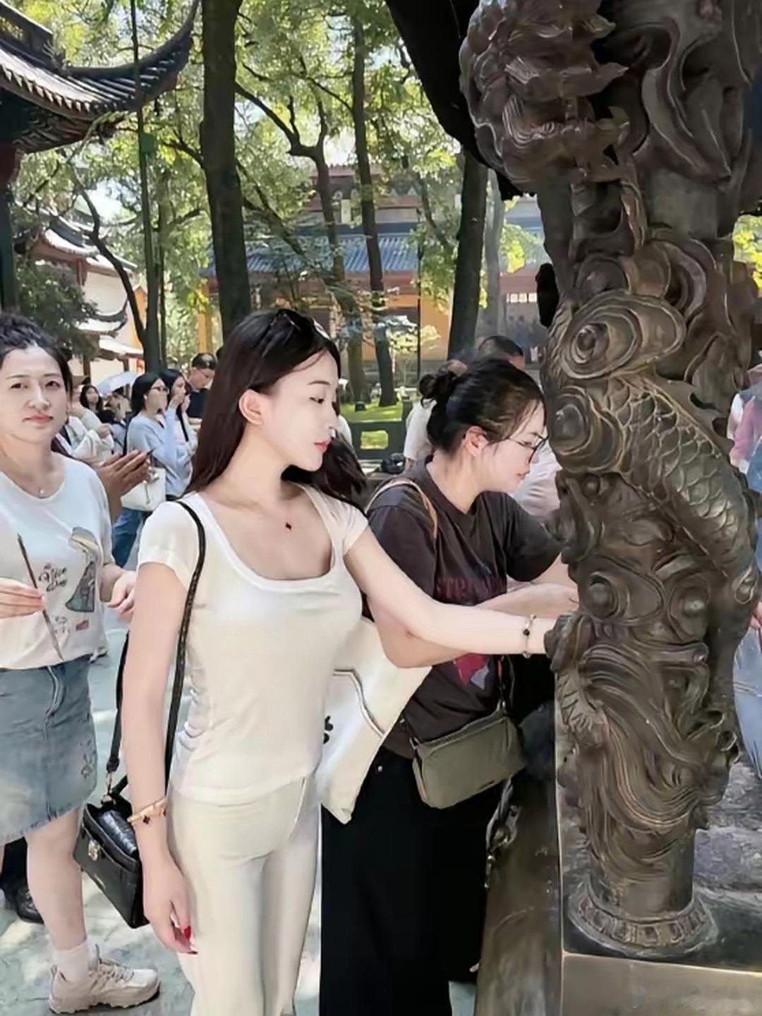这么漂亮到底在求什么呢？