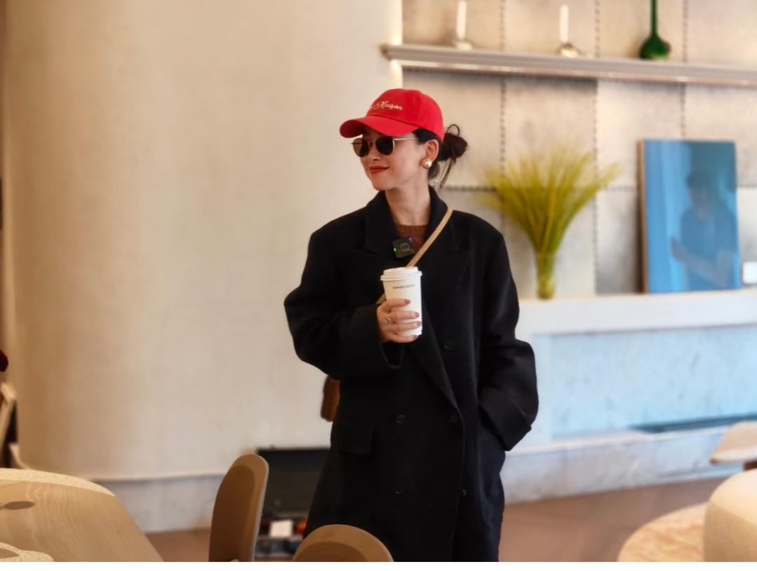 朱珠，这帽子简直就是灵魂。