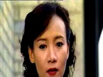 节目镜头前，吴君如指着商天娥的鼻子问，你当年长那样，凭什么能演第一美女阿珂？这句憋了几十年的火，直接