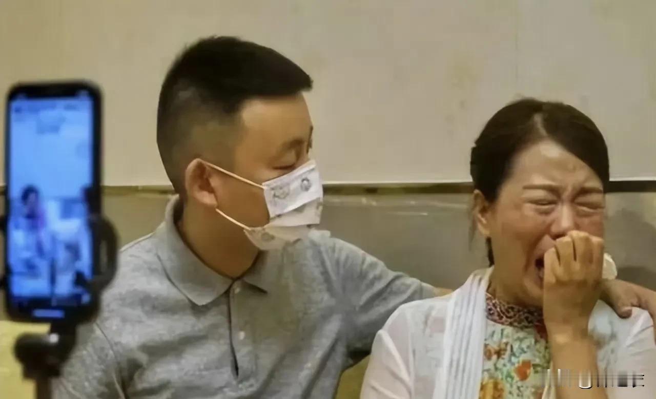 姚策很可怜，但有网友说，他就是个学渣混混儿败家子，因为他的癌都是他自己作的。