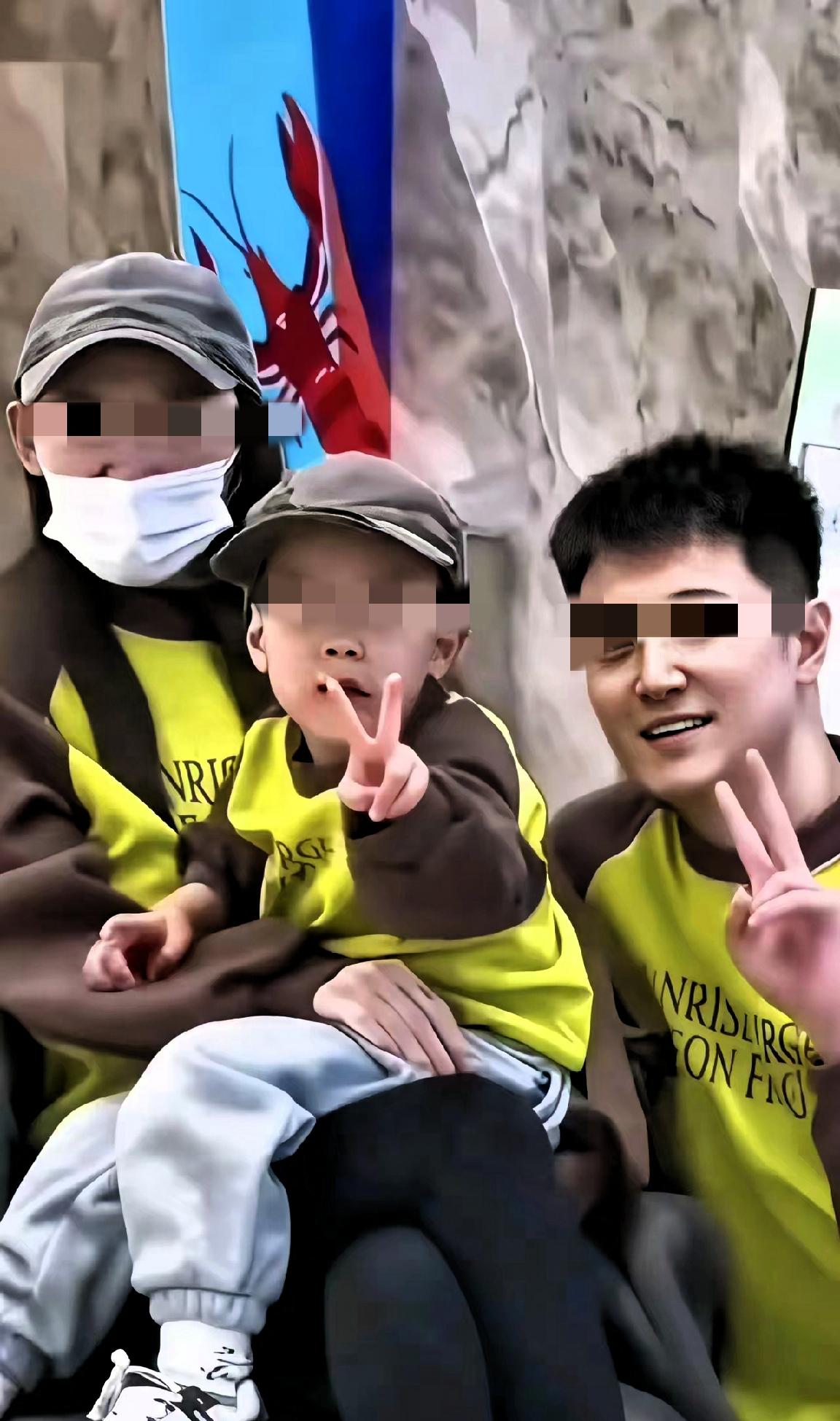 痛心！！！这是一家三口的最后一张全家福！妻子确诊癌症晚期，自知陪伴家人的时间