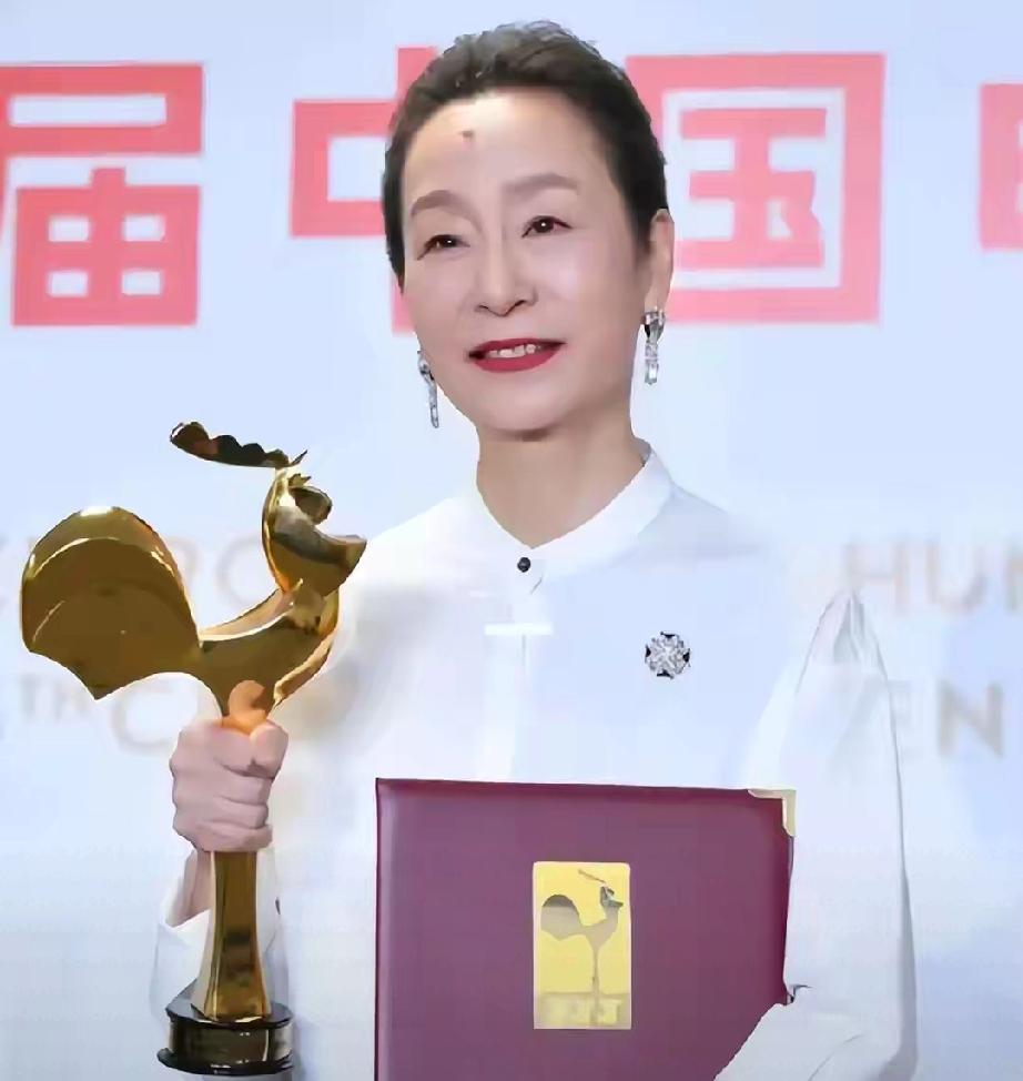 官媒称呼大变！17字之差信号强烈，奚美娟彻底升级，周野芒说对了