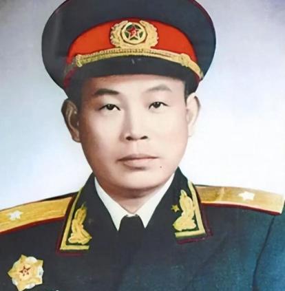 1953年，西康军区司令员刘忠，听说母亲尚在人世，就带妻子回家探亲，回家后，他见