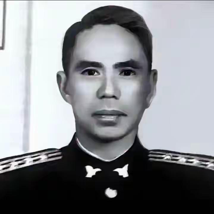 1992年春天，浙江江山县城来了辆破旧的面包车，白发老头毛森下车时腿抖得厉害，侄