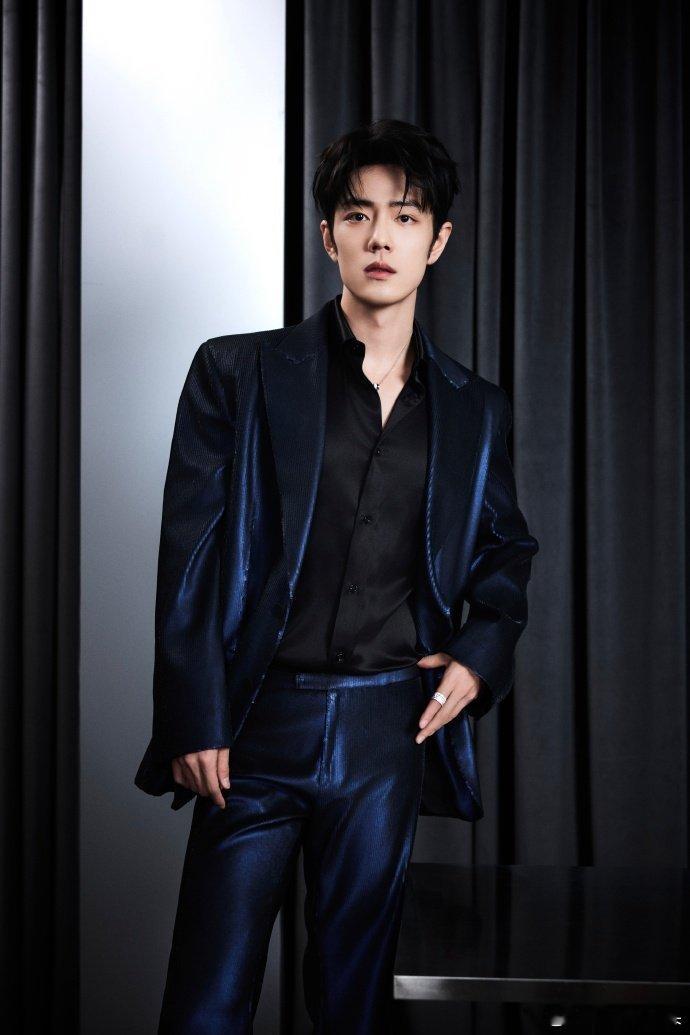 什么叫时尚宠儿，Tods赞助的场子，品牌就宠着肖战穿ysl，ysl立刻认领肖战，