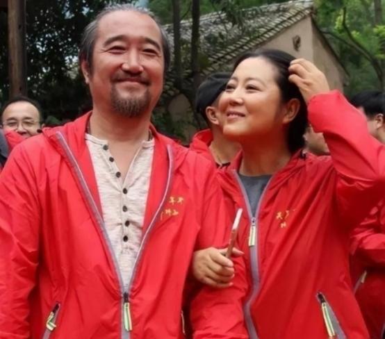 谁能想到，一个霸屏央视、拿奖拿到手软的国民女演员，竟然会因为一顿200块钱的饭钱