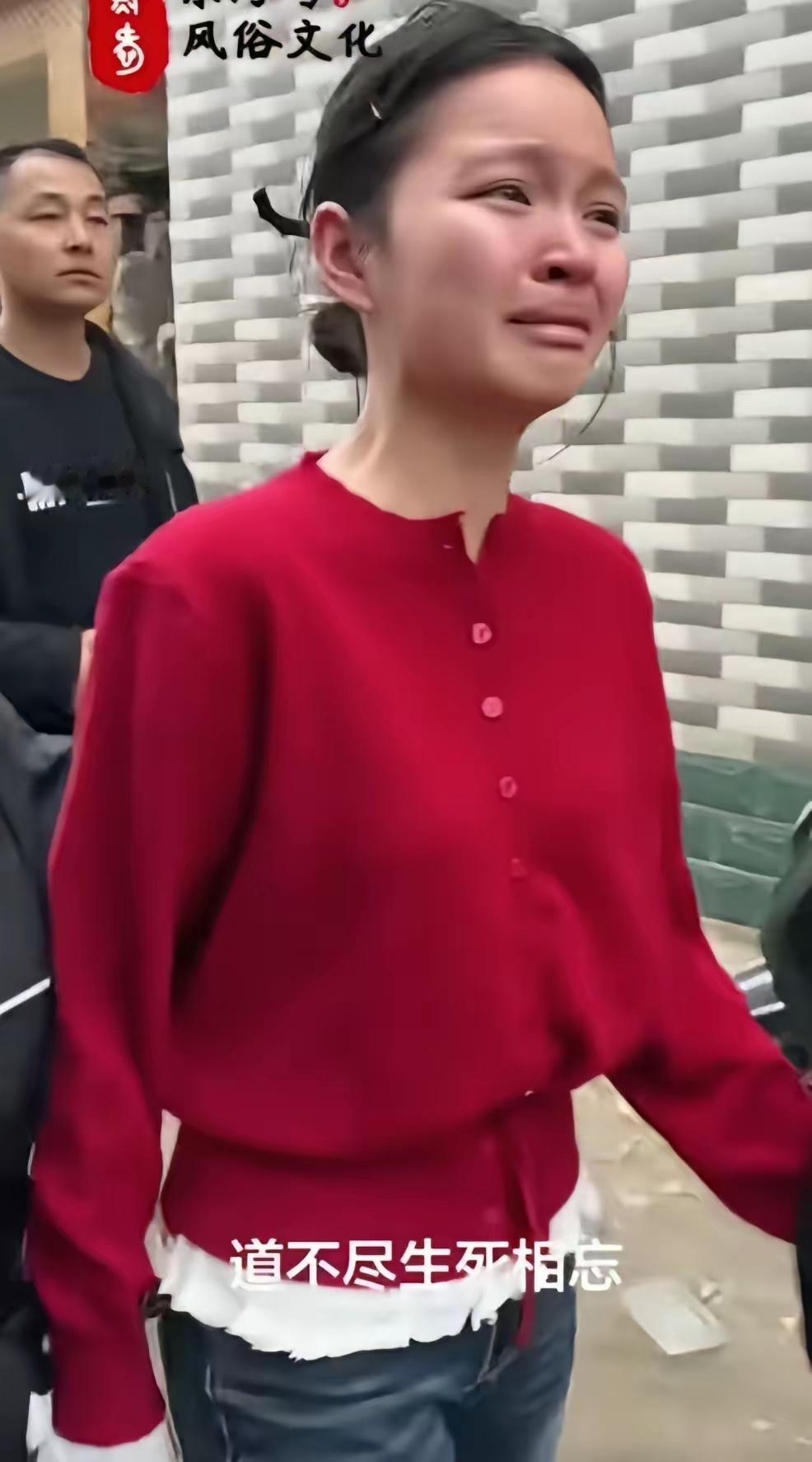 今年东海岛拾石村妈祖乩童被替换这事，真是让人跌破眼镜。本是妈祖选中的红衣女孩，却